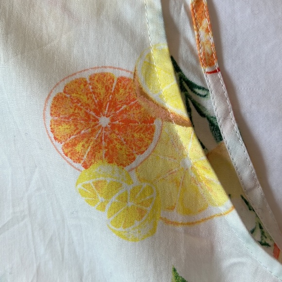 Cropped Button-Down Tank - Picture 5 of 5